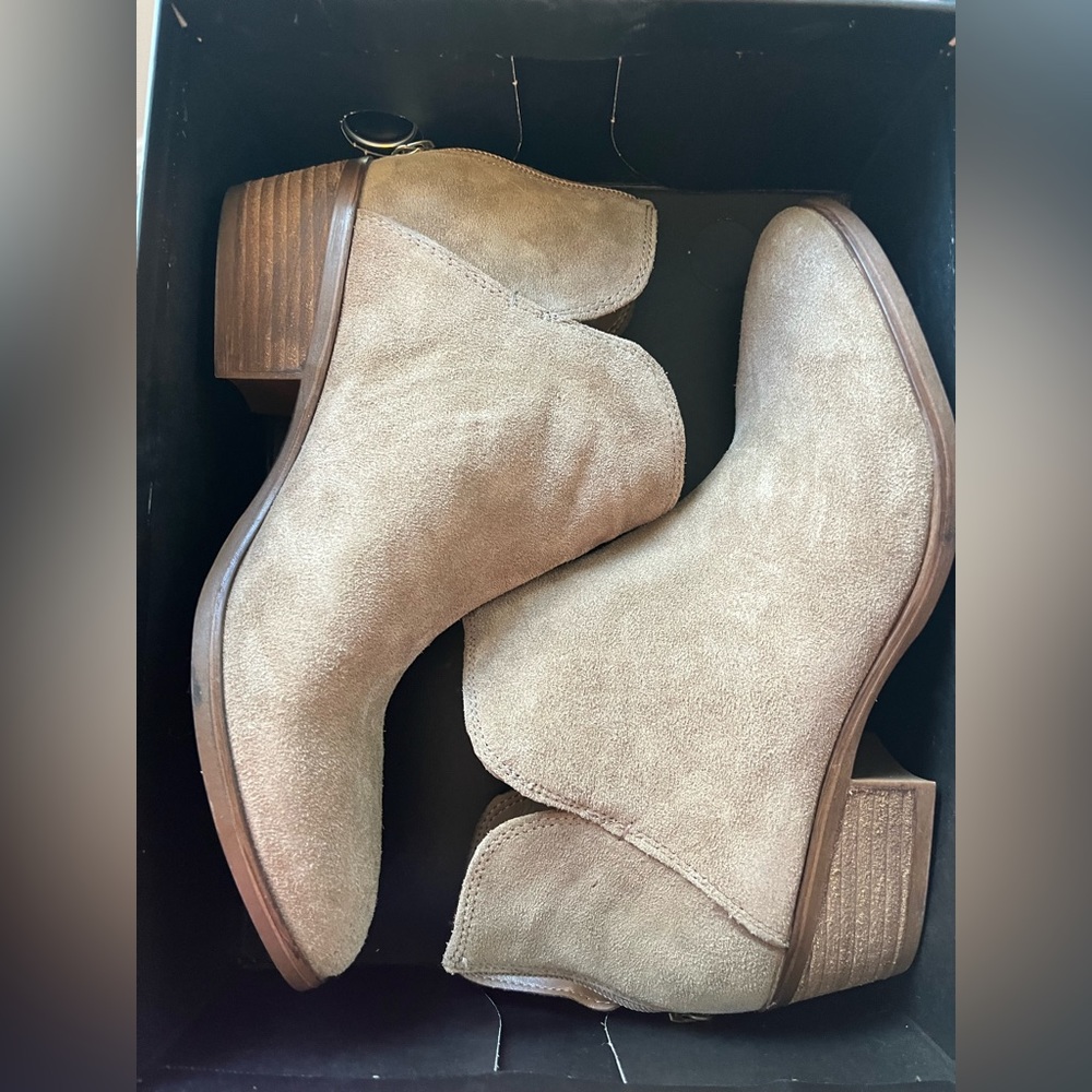 Suede ankle boots Michael Shannon new in box